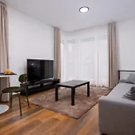 Waterfront Azure Loft With Free Parking 아파트