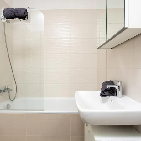 Waterfront Azure Loft With Free Parking Apartman