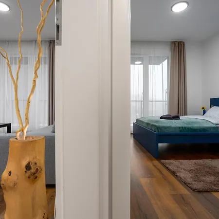 Waterfront Azure Loft With Free Parking Budapest