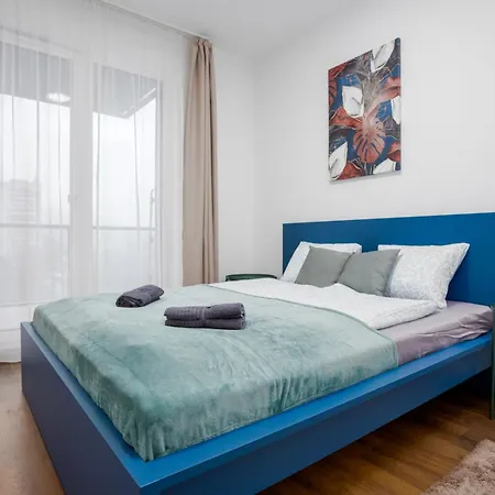 Waterfront Azure Loft With Free Parking Apartman