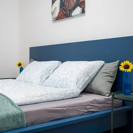 Apartman Waterfront Azure Loft With Free Parking
