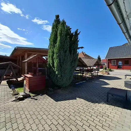 Kek Laguna Wellness Гостевой дом Эгерсалок