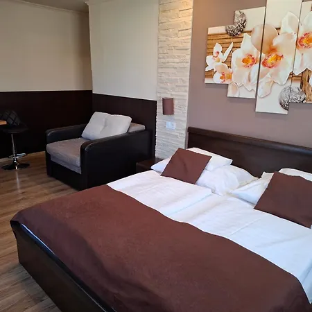 Kek Laguna Wellness Эгерсалок