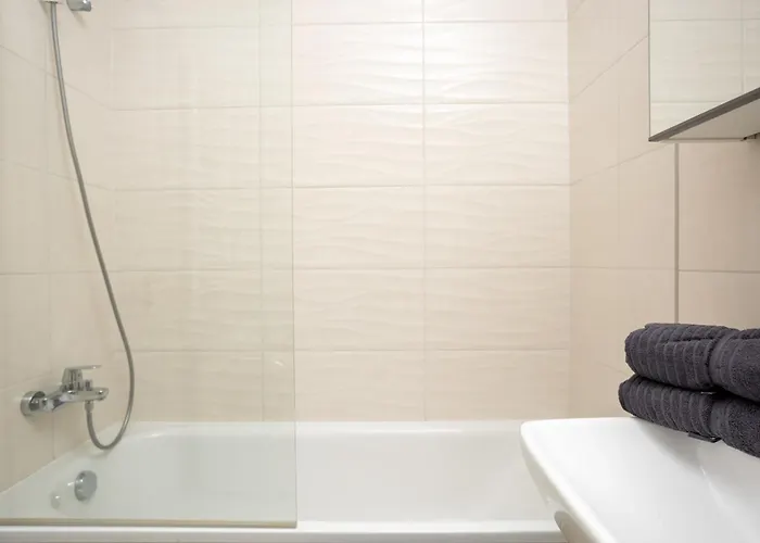 Waterfront Azure Loft With Free Parking *