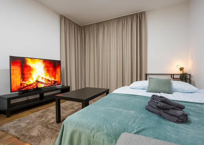 Waterfront Azure Loft With Free Parking アパート