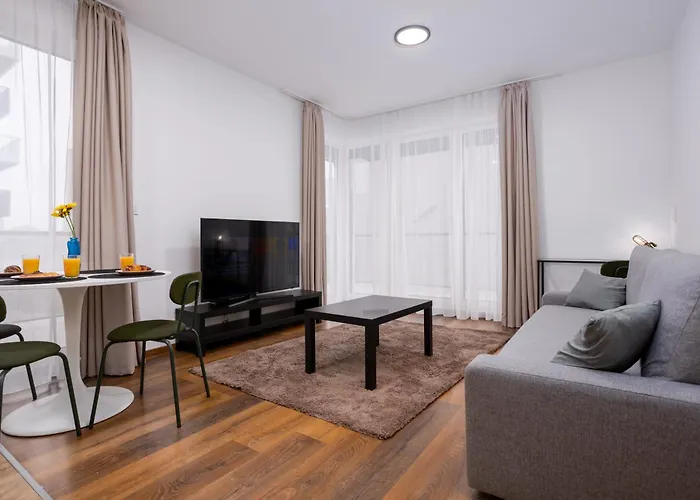 Waterfront Azure Loft With Free Parking アパート